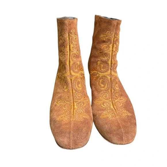 FREE PEOPLE rare Chelsea 38 US 7.5 Suede Chestnut Embroidered Ankle Zip Boots S5 - Picture 6 of 12